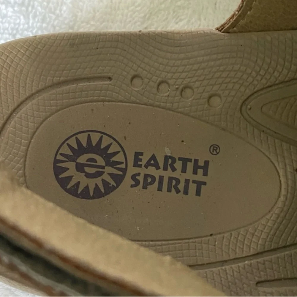 Earth Spirit Shoes Sandals Women’s Size 7 Open Toe Velcro Tan‎